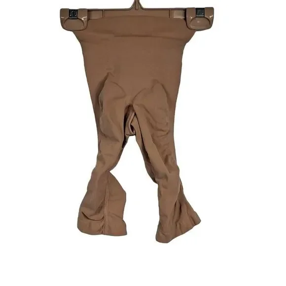 Skims Sculpting shapewear bottom Nwot‎
