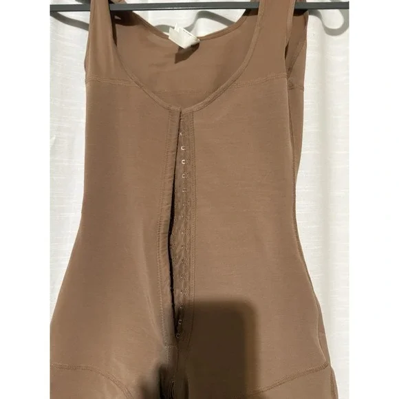 Tan Full Body Shapewear Bodysuit Hook Front Lace Trim MRP453‎ Size L
