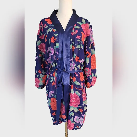 Victoria’s Secret Vintage1990gold Tag ‎  Vibrant Floral Satin Robe