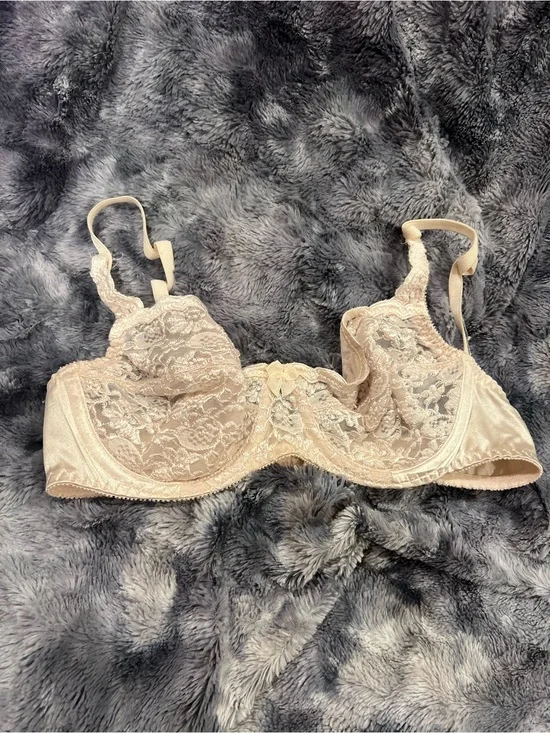 Vintage Lace Underwire Bra - Cream
