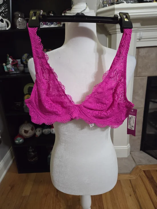 Ambrielle Lace Underwire Bra in Fuchsia