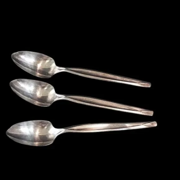 3 Vintage WM Rogers MFG CO Serrated Grapefruit Spoons Silverplate 6 In long