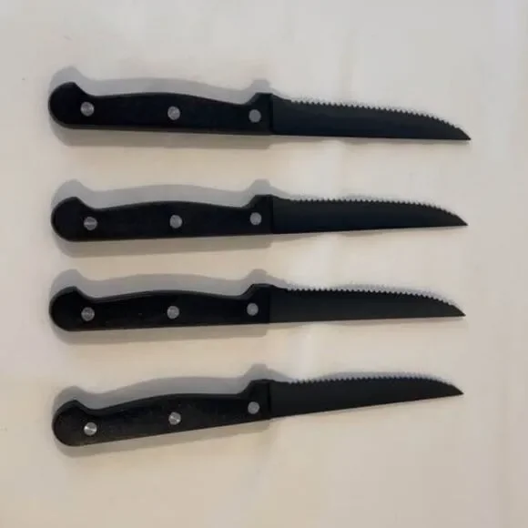 Set of 4 Serrated Steak Knives