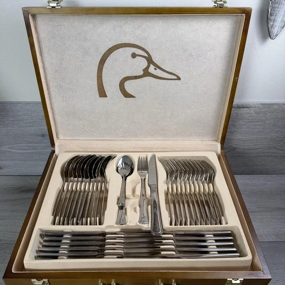 DUCKS UNLIMITED 70 PIECE UNUSED FLATWARE SET Service For 12