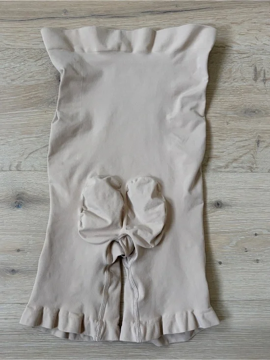SKIMS Sculpting Mid Thigh Shaper Shorts Nude Beige Sz 2X Seamless Shapewear*K19