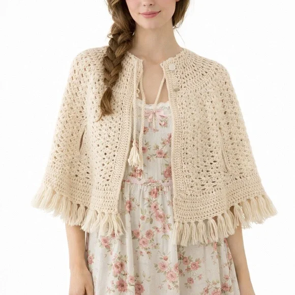 Vintage 70s Crochet Cape Poncho Cream Fringe Boho Cottagecore Festival