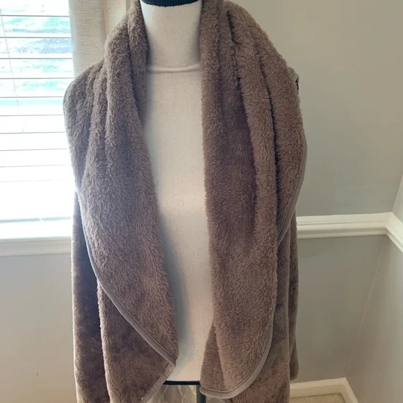 Brown Oversized Furry Vest, One Size Fits‎ All NWOT