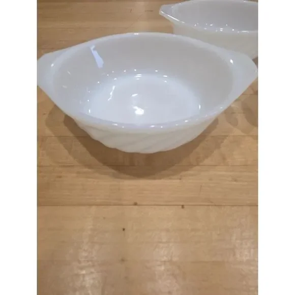 Vintage Anchor Hocking Fire-King White Milk Glass Swirl Cereal Lug Bowls Set 3