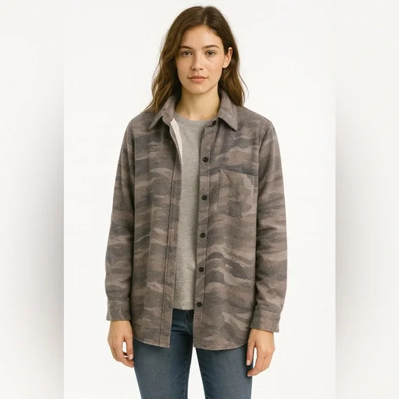 Lg E. Luna Camo Sherpa‎ lined button down jacket