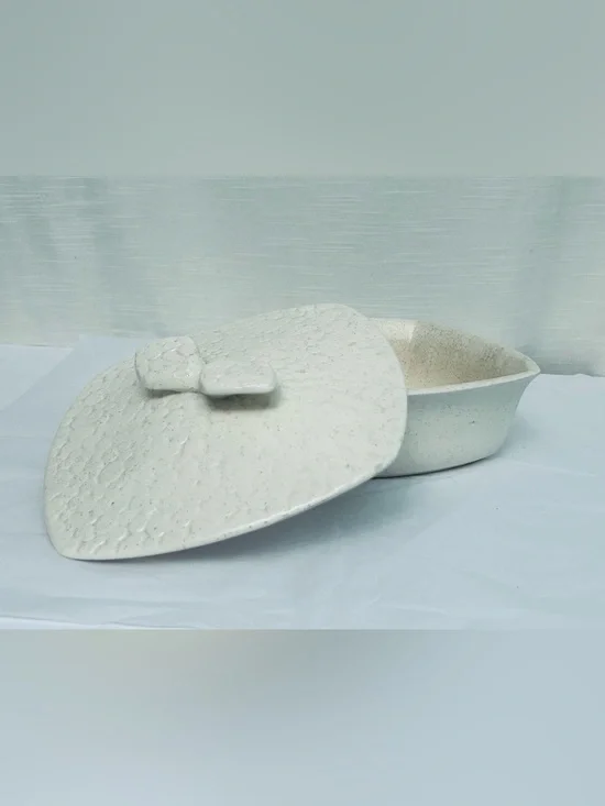 Vintage MCM Speckled Ceramic Covered Casserole‎ Dish in Off-White