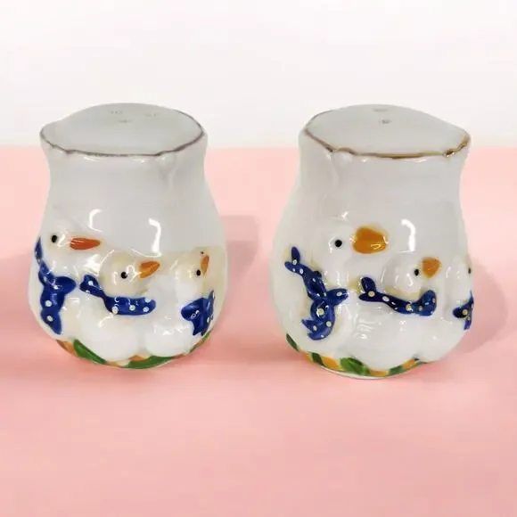 VTG Porcelain Salt & Pepper Shakers Charming Goose Farmhouse Cottage Core