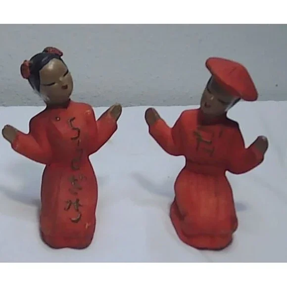 Vintage Asian Kneeling Man and Woman in Red Salt and Pepper Shakers 3.5