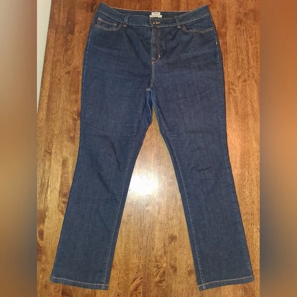 LL Bean Classic Fit Medium Wash Jeans Made In Mexico Womans 16