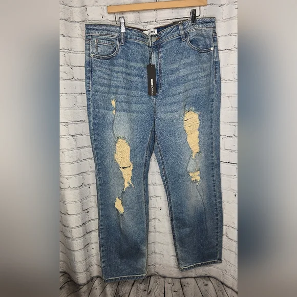 Fashion Nova Distressed Mom‎ Jean Size 16