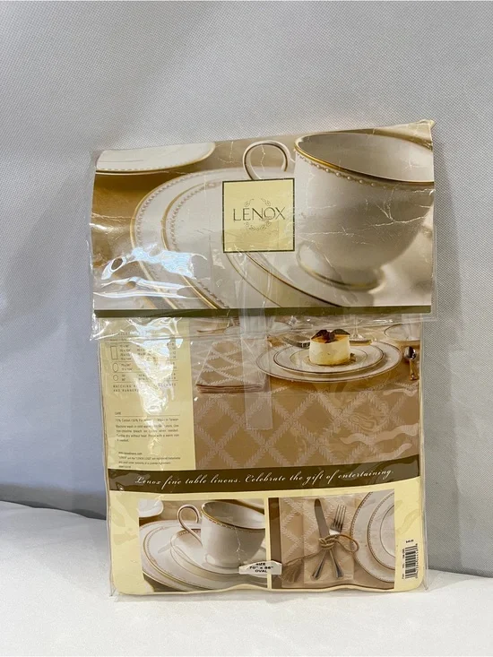 Lenox Oval Tablecloth Laurel Leaf Size 70