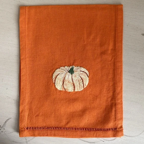6  NEW PUMPKIN EMBROIDERED LINEN COCKTAIL NAPKINS / HAND TOWELS