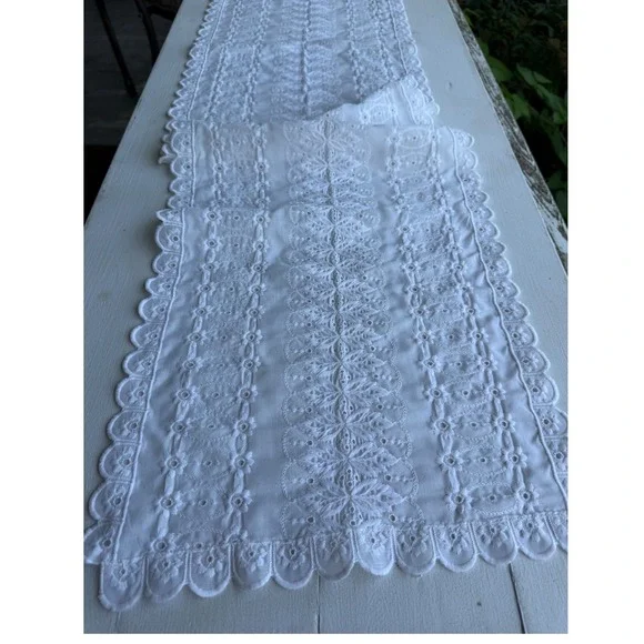 Vintage White Eyelet Lace Table Runner Embroidered Floral Scalloped Edge 56x13