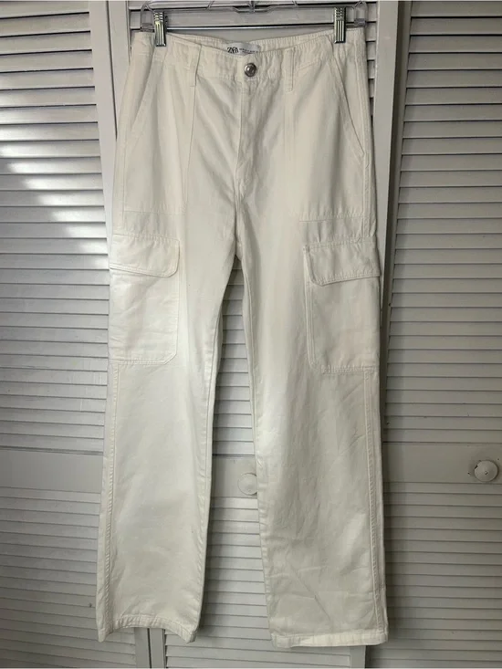 Zara Woman’s Cargo Pants‎ - Straight Leg Size 4