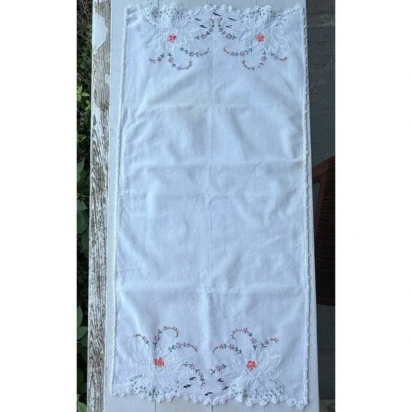 Vintage White Hand Embroidered Floral Table Runner Scalloped Edge 16x34