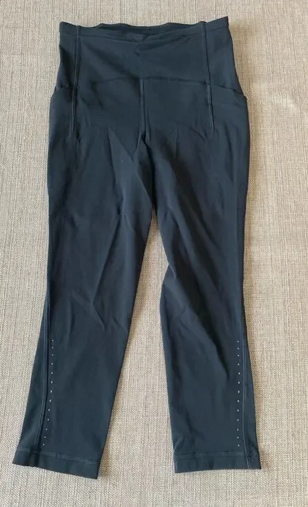 Lululemon Black Cropped Athletic Leggings High Rise Pockets Size 4