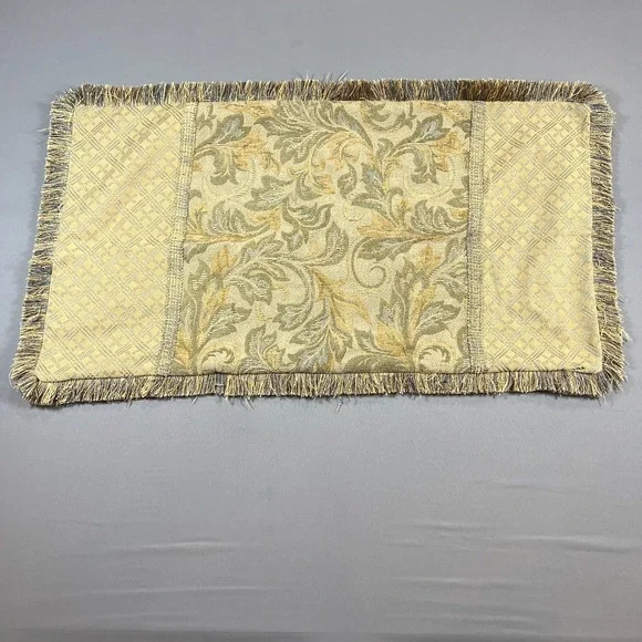 Waterford Table Runner 37