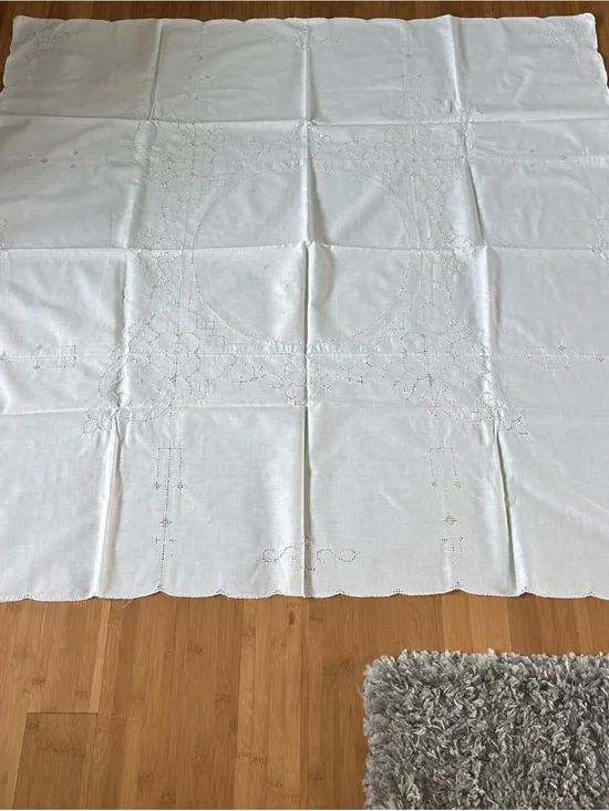 Vintage Richelieu Embroidered Cut Work White Linen Blend Tablecloth Floral Motif