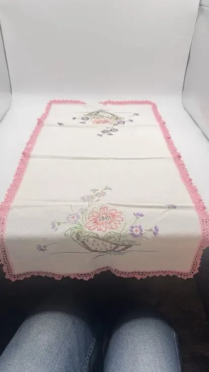 VTG White And Pink Hand Embroidered Linen Tablerunner With Lace Trim 29 X 15