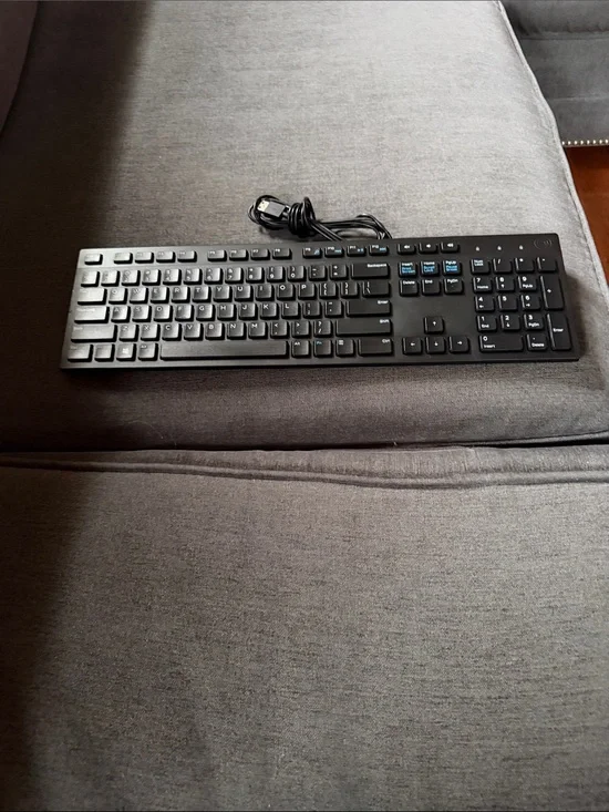 Dell Wired Multimedia Keyboard (Model KB216) in black.EUC