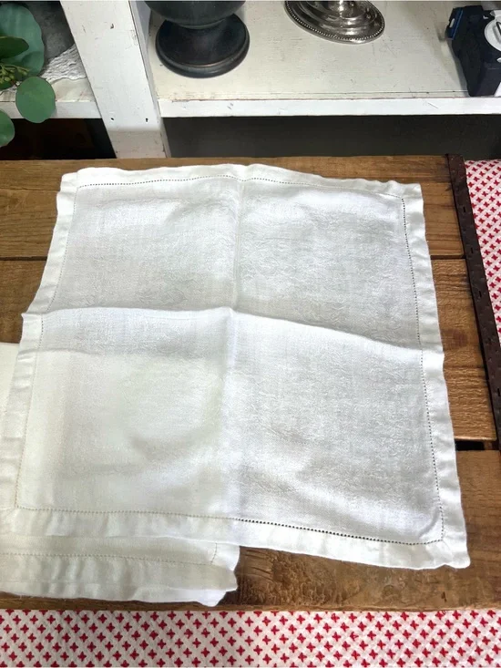 Vintage cloth napkins white grandma core