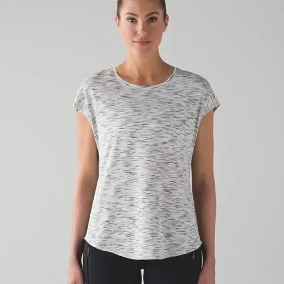 Lululemon Shirt Lost In Pace Short Sleeve Space Dye Black White Fits like a 6