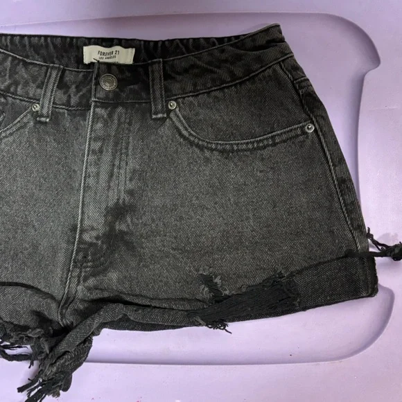 Forever21 distressed Jean shorts excellent condition size 27 nwot