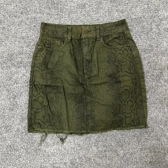 Hollister Mini Skirt Womens Size 25 Olive Green Snake Print Cotton Raw Hem Denim