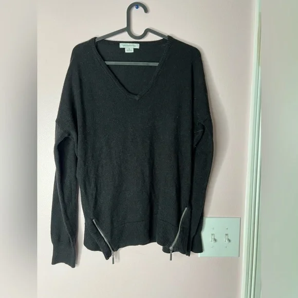 Liz Claiborne | black sweater