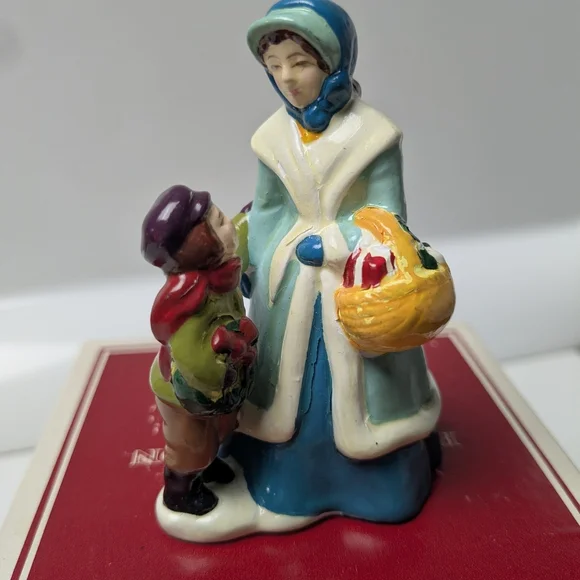 Avon Vintage Christmas Figurine 1982