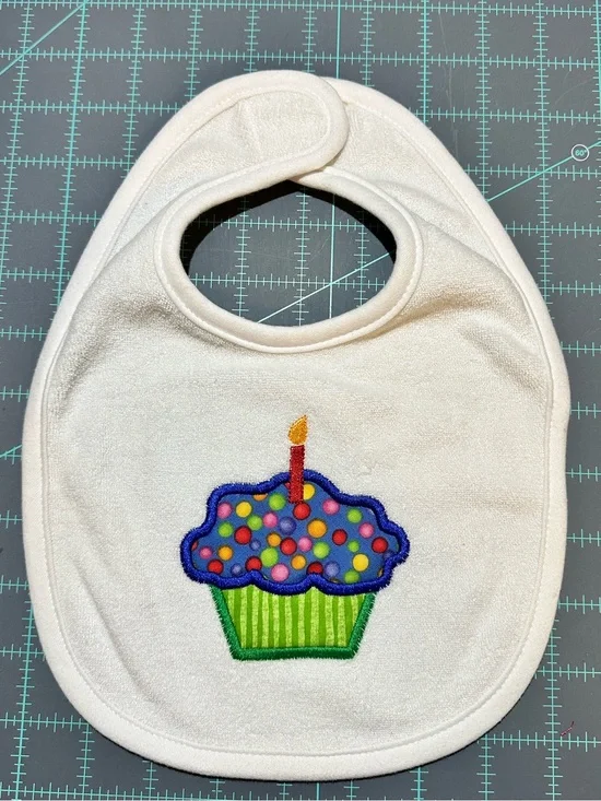 White embroidery appliqué Baby Bib with Colorful Cupcake