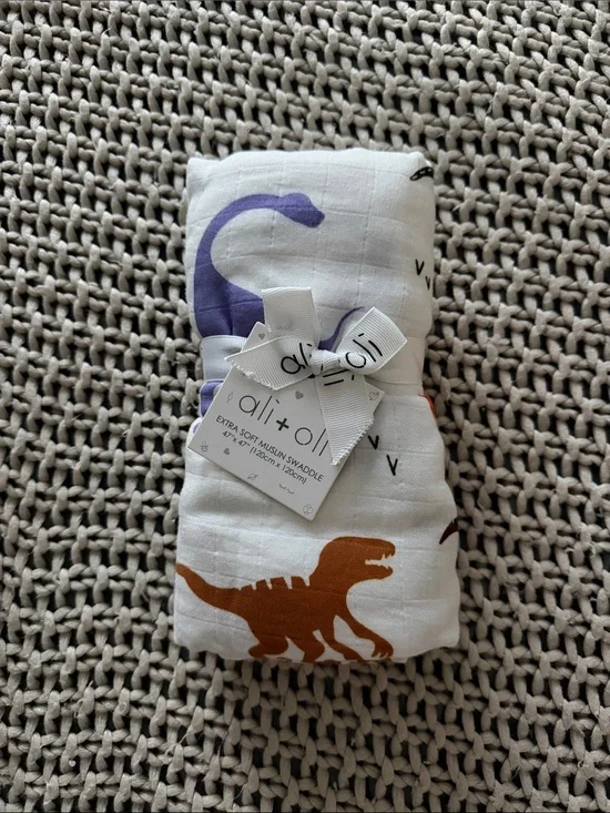 Ali + Oli Kids Muslin Swaddle – White with Dinosaur Print