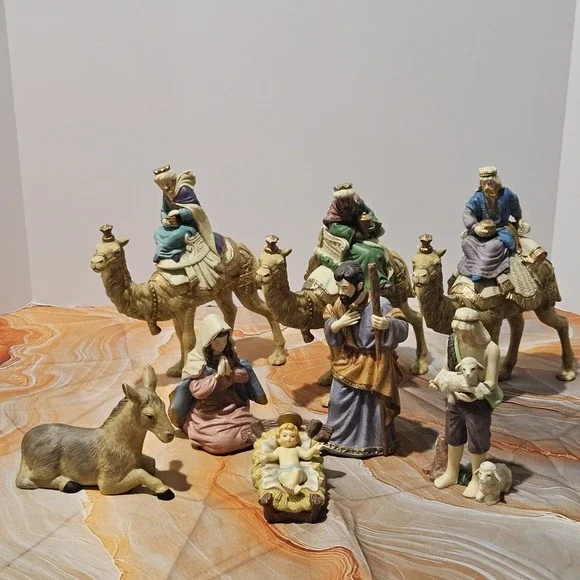 Caffco International 8 Piece Hand Painted Porcelain Nativity Set Christmas W Box
