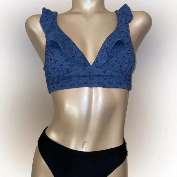 Time & Tru women’s  Medium bikini top eyelet blue ruffle swim suit tassel