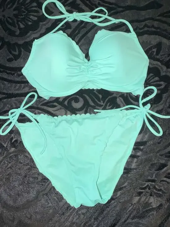 Victoria's Secret Mint Green Scalloped Halter underwire Bikini Set 32C / S