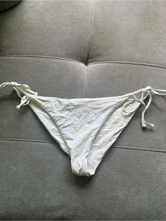 Classic L*SPACE white bikini bottom 🤍