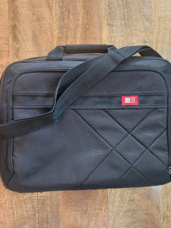 Case Logic Laptop Notebook Computer Bag Case Pockets Zipper Closure Black