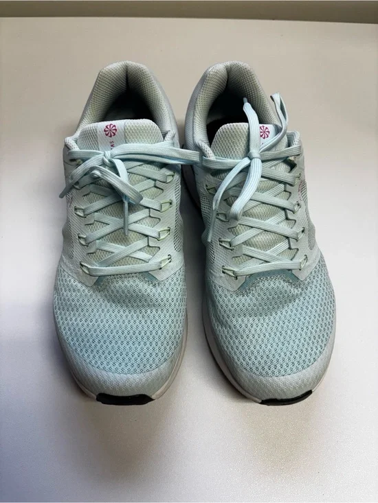 Nike Women’s Run Swift Light Blue Size 8