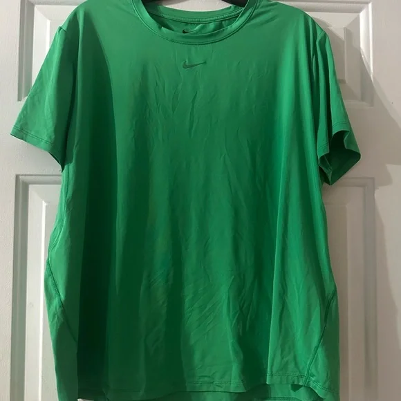Nike‎ Dri-Fit Green Performance Crewneck Tee Women’s. Size XL