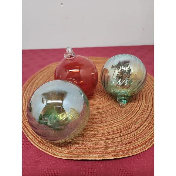 Handblown Art Glass Orbs/Ornaments 4 Inch Set Of 3 ~ 2 Iridescent Green 1 Red