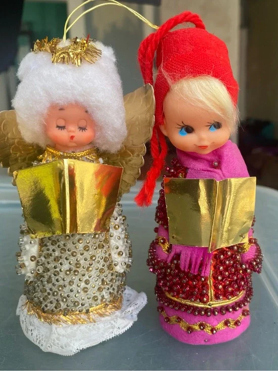 2 LeeWards CHRISTMAS CAROLLERS Sequin Bead Christmas Ornament MCM Figures