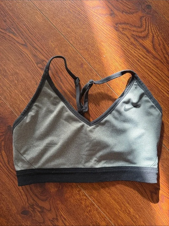 Nike Women's Gray and Black Low-Impact Sports Bra
