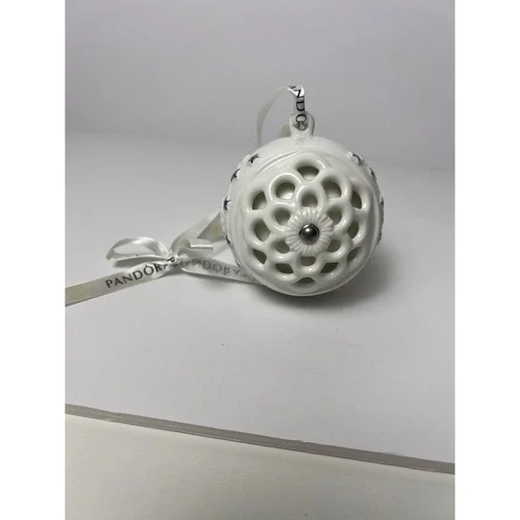2011 Pandora 