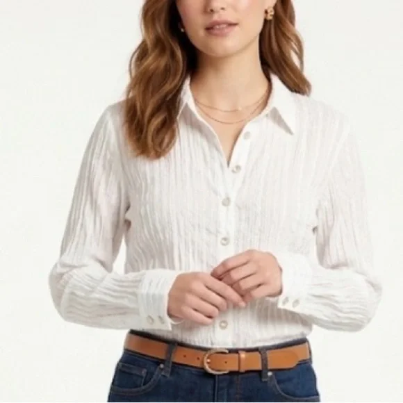 Chico’s white crinkly button‎ up long sleeve top, ladies’ size large