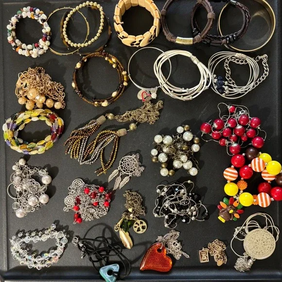 *Wearable Costume Jewelry Assorted Necklaces Bracelets Resell Gift UB262