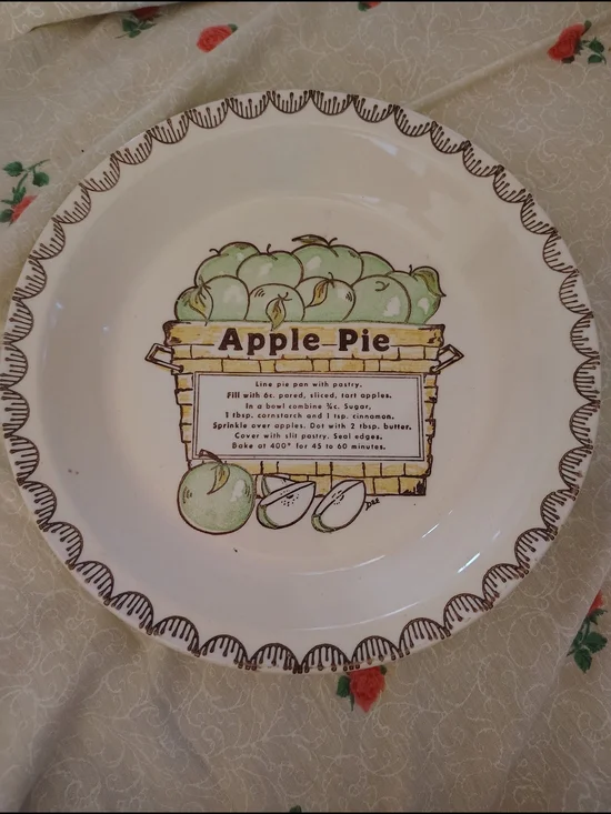 Apple-Pie Decorative Serving Plate - White and Green, Vintage